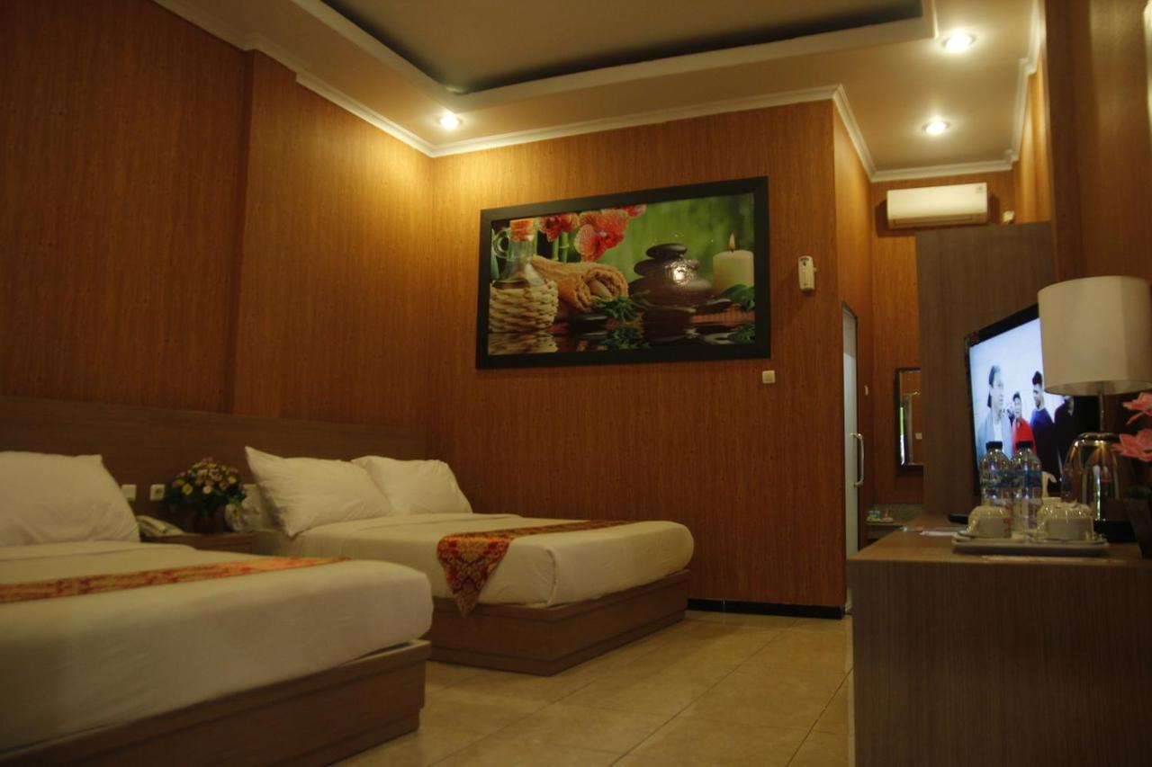 Hotel New Merdeka Pati Extérieur photo